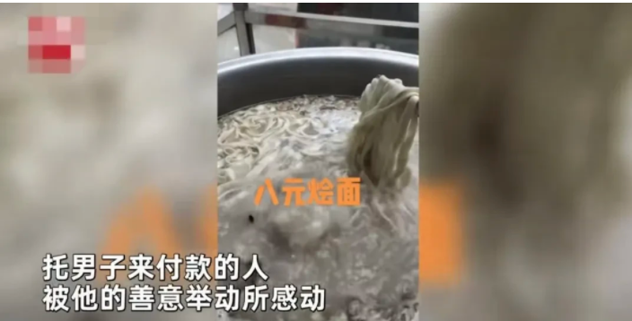 河南郑州,一名男子来到一家烤羊肉店,吃了一个烧饼和半斤羊肉,花了35元