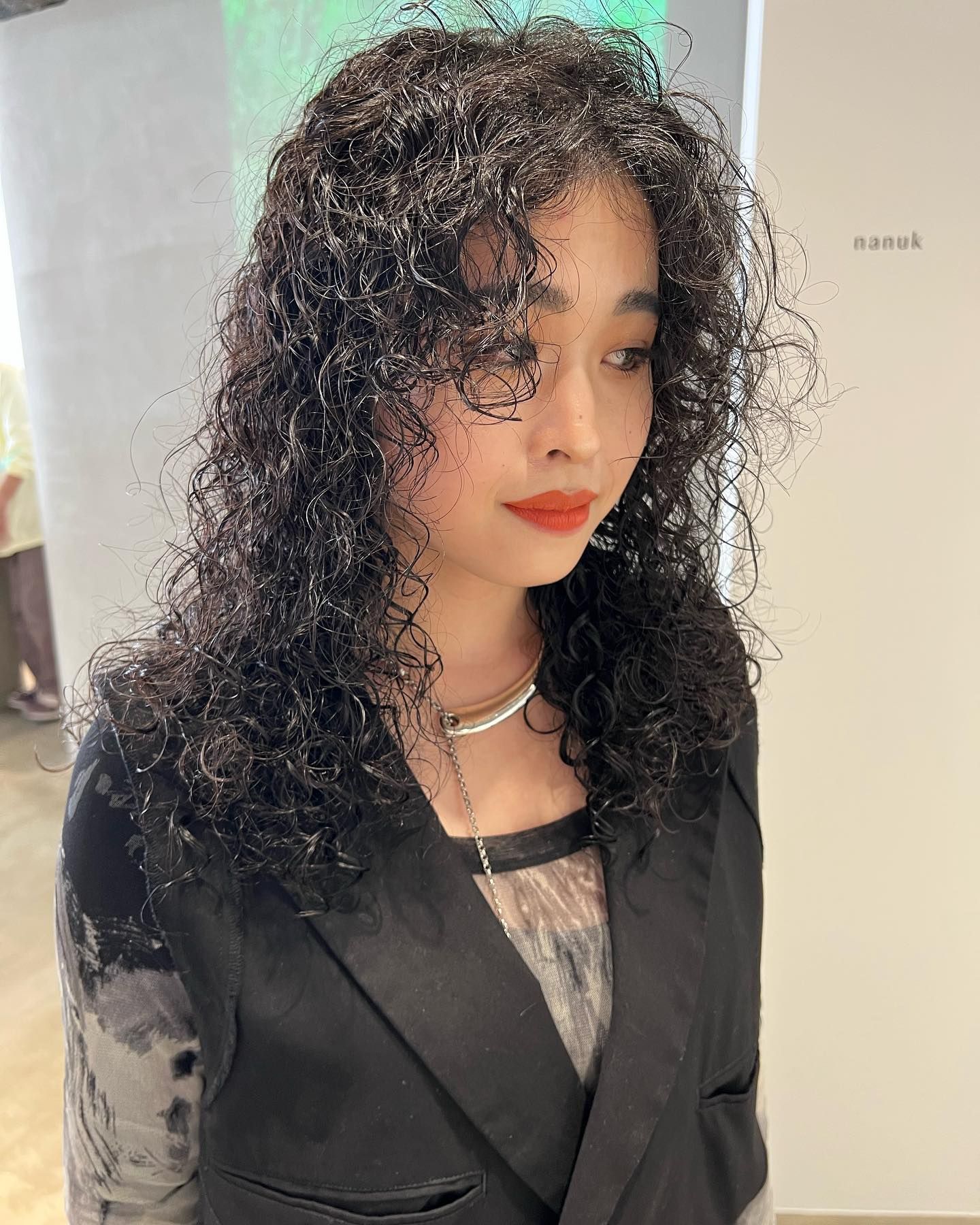 穿衣搭配 当下流行什么发型？剪短烫卷是主流，看看美到你了吗