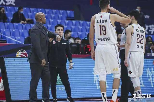 李春江|姚明出手！汪梅被降级，北控上海之战却窝里横，难怪李春江国骂伺候