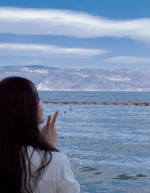 刘诗诗|唐嫣刘诗诗被催进组，最新作品停留在前年，已彻底赶不上其他85花