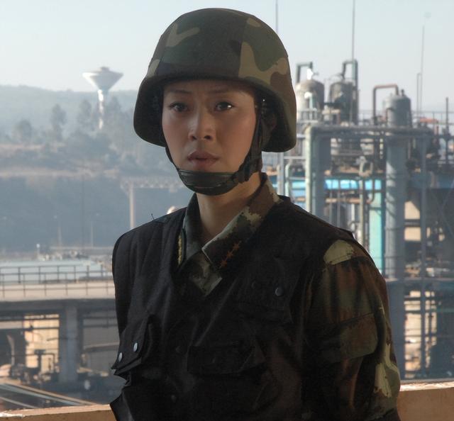 任长霞|“穿着暴露”就别演女警,这5位女星告诉你,教养是刻在骨子里的