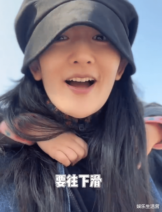 谢娜|谢娜带3女儿逛动物园,轮流背娃,颜值遭群嘲:歪下巴老太太
