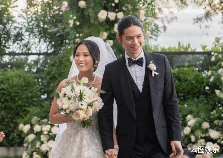 吴婉芳|霍启刚堂妹婚后首张全家福曝光，婆婆吴婉芳素颜出镜，54岁似少女