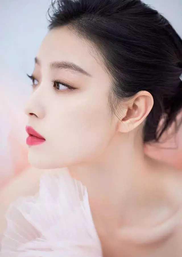 倪妮|倪妮的女神风采，优雅是留给闯入她心扉的人，一个放纵的机会！