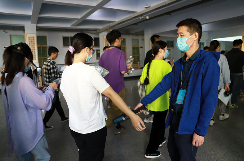 芝加哥|毕业多年才明白，能力强的人当不成领导，往往不是因为“潜规则”