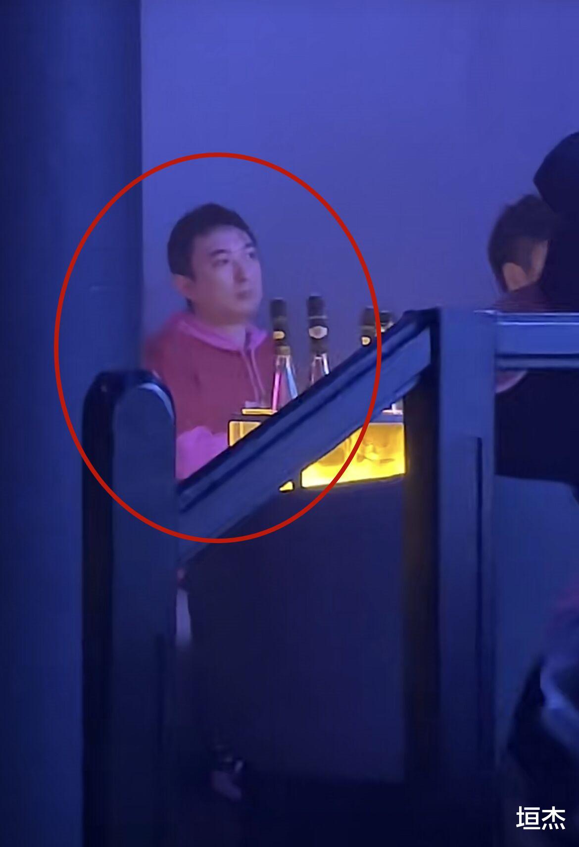 王思聪|王思聪深夜聚众打麻将!姿态高冷,流水超千万,1局1个酒吧成本