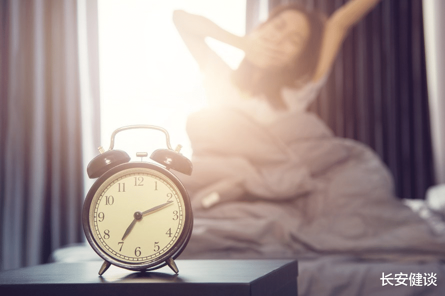 大脑|中年以后,早上起床要按照顺序做好3件事,会越来越有精神