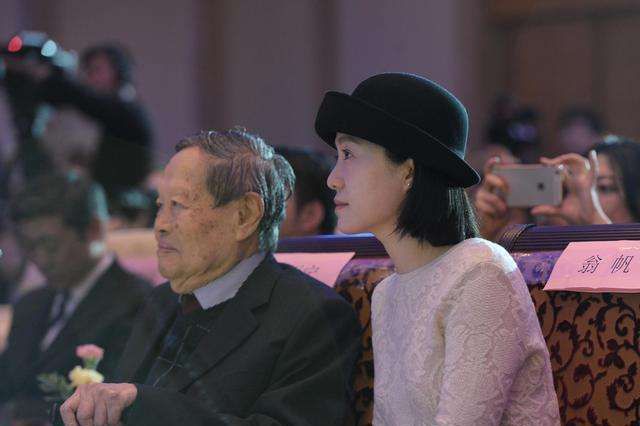 景甜|100岁杨振宁与46岁翁帆的18年婚姻生活,杨老畅谈长寿秘诀,竟与这个有关!