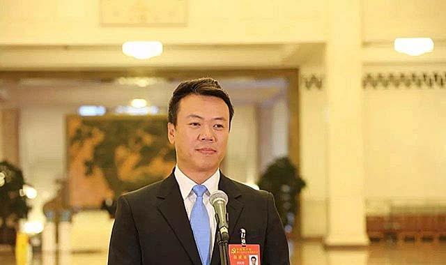 申雪|中国花滑冠军夫妻近况：赵宏博头发斑白，申雪保养得当、风姿不减