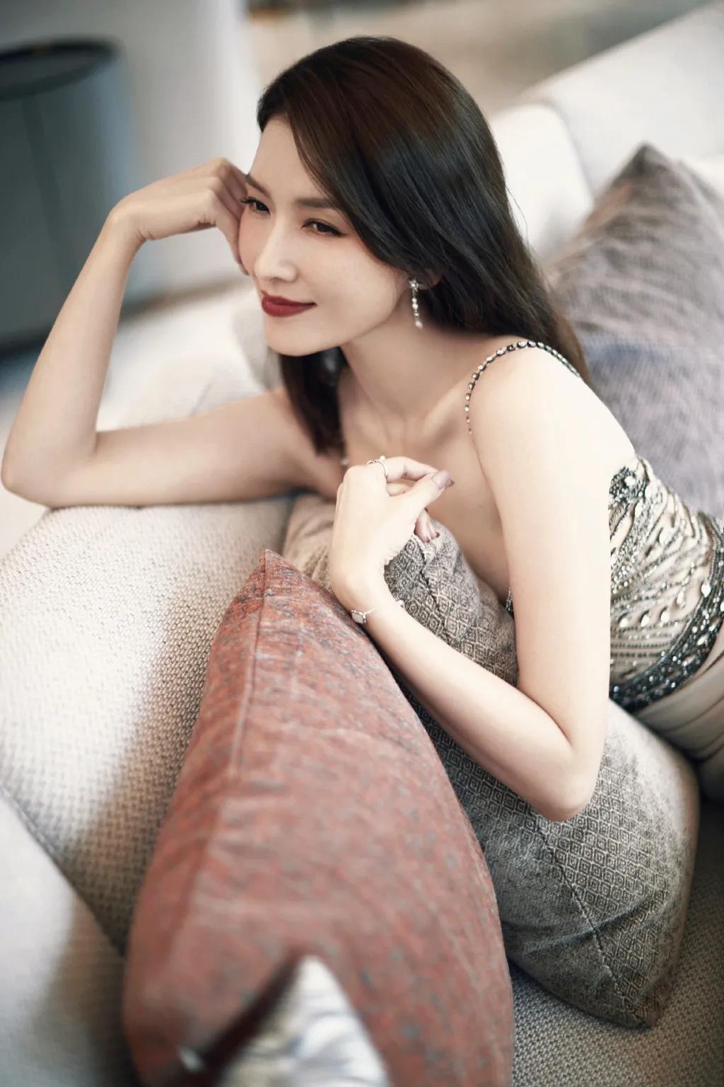 徐洁儿|徐洁儿，44岁至今未婚的她，风韵犹存！