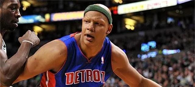 应届生|小鲨鱼拜纳姆选秀时仅排第十位,前九人中,有一人曾是易建联对友