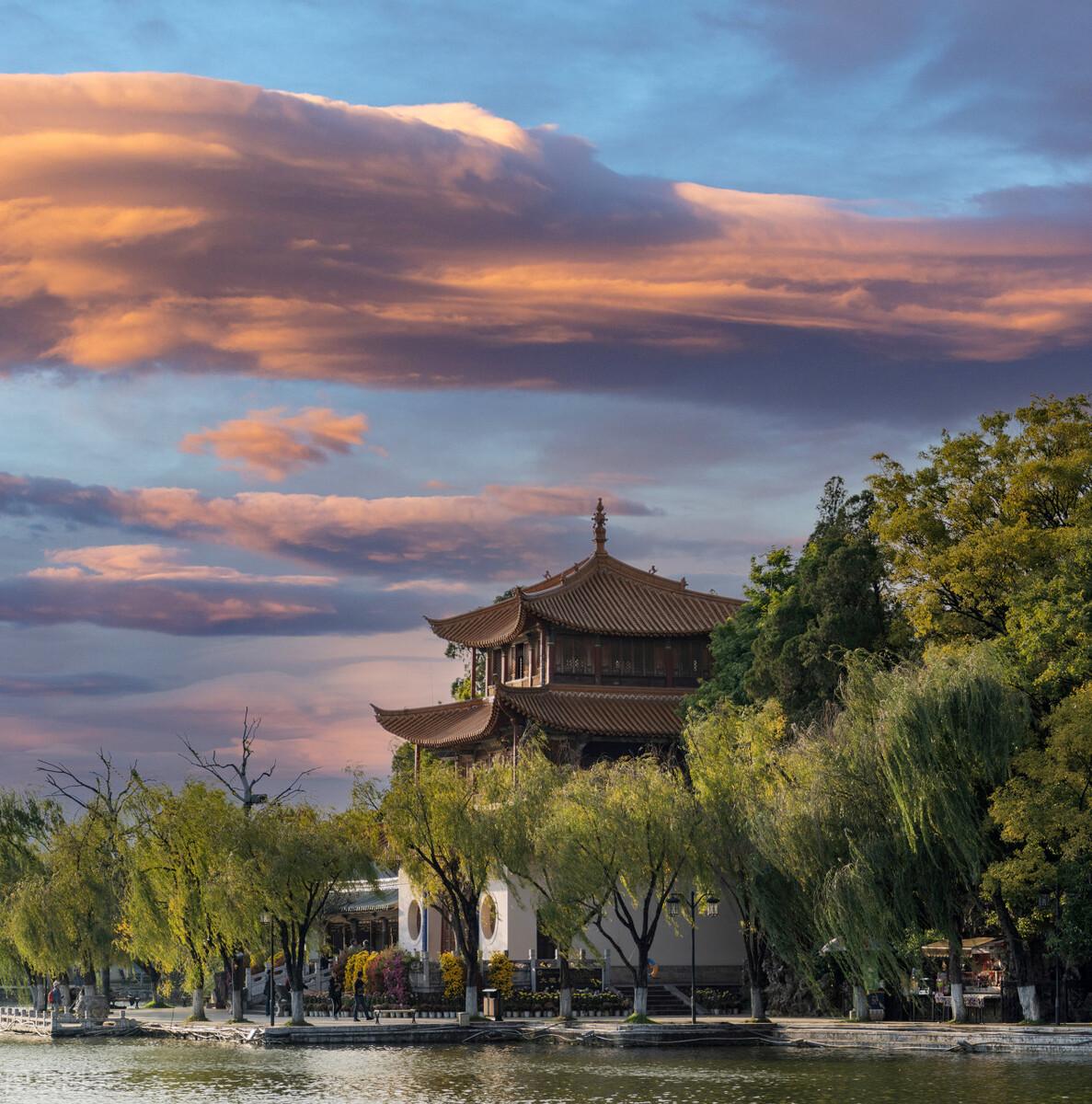 滕州|郭进拴|雨中游滇池