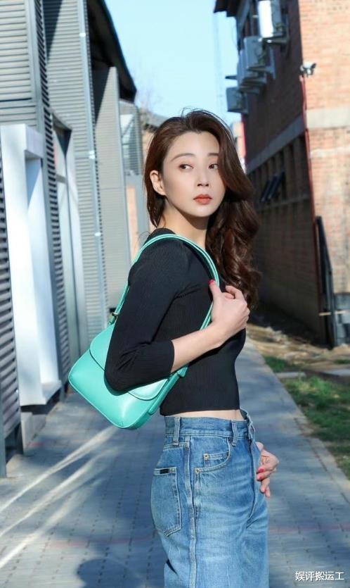 殷桃|42岁殷桃不结婚,有大波浪和小蛮腰,谁不爱风情万种的漂亮姐姐?