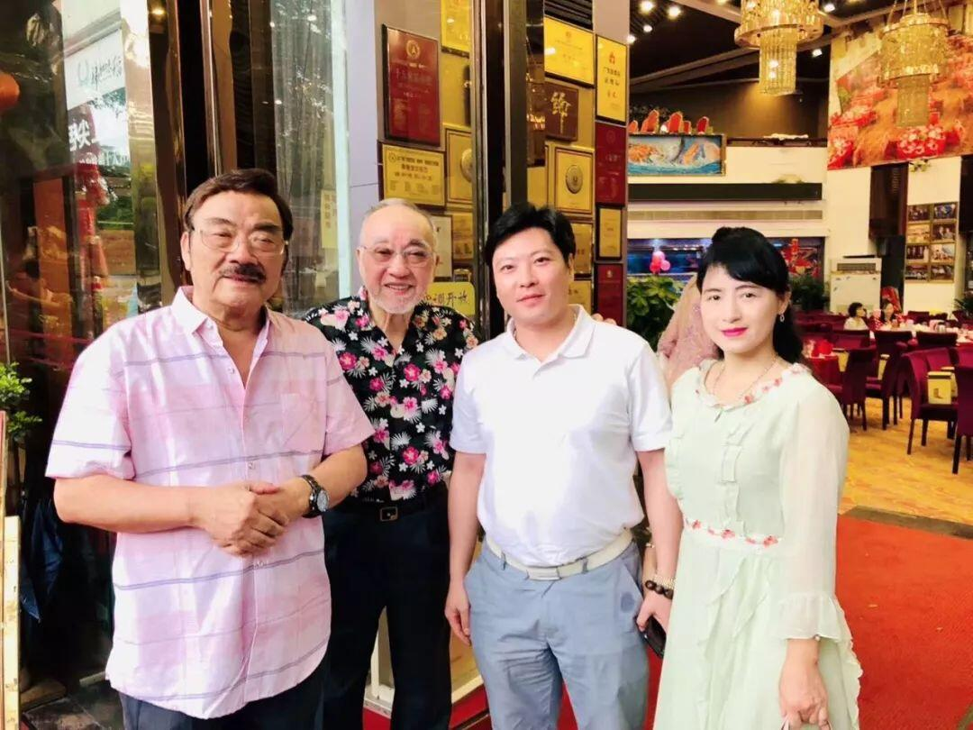 卢海潮|?卢俊宇晒祖孙合照告别亡父,卢海潮坐后座面露灿笑,孙女站车前排