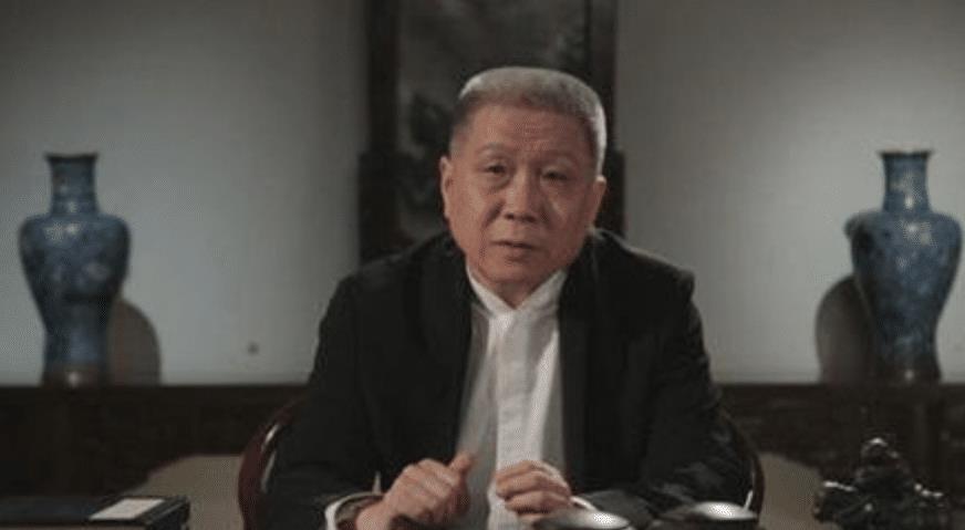 男子拿“大黑碗”鉴宝,惹众人哄堂大笑,专家倒入水后都愣住了