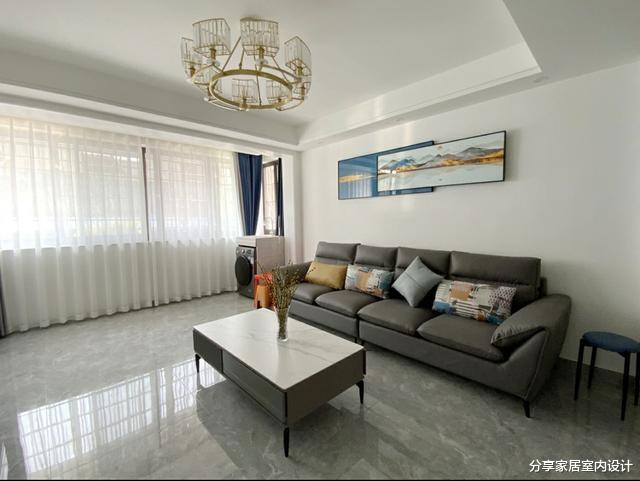 她家120平新房，坚持客厅与阳台打通，完工后非常满意，分享一下
