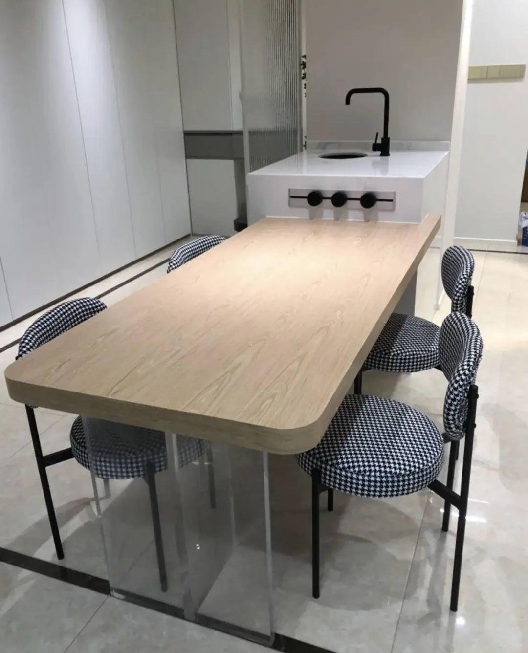 我家最值得夸的设计:悬浮岛台餐桌,纠结要不要装?听听我的感受