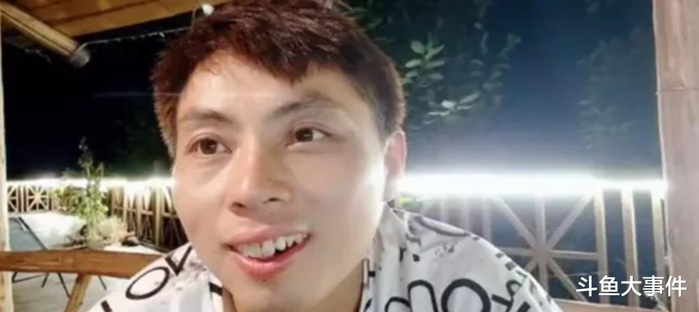 彡彡九户外二台直播间不慎晒出“敏感人物”照片,直播间惨遭封禁!
