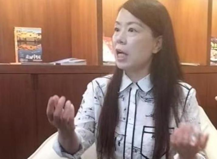 红酒|杜新枝喊话官宣真相，称有肝癌伴有心梗，与好友聚餐喝红酒遭吐槽