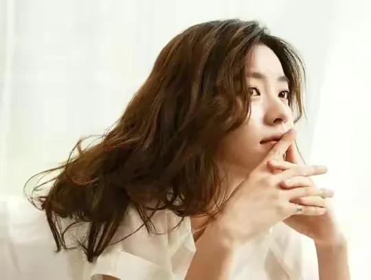 韩孝周|官二代出身的韩孝周,曾因李秉宪声名狼藉后被弟弟牵连 借李钟硕翻身