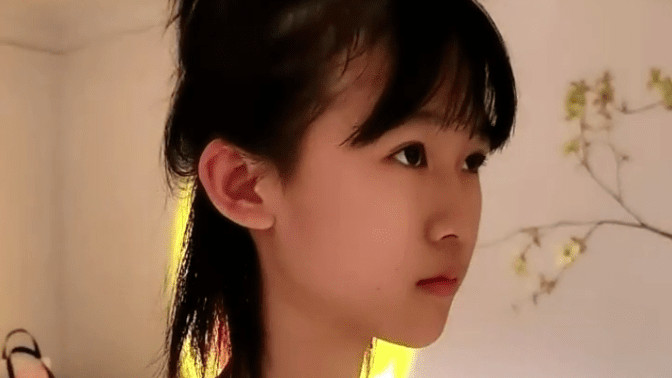 陆毅|解锁新才艺！陆毅14岁大女儿在豪宅内跳舞，四肢纤细身材高挑