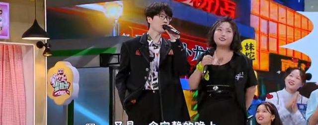 许嵩|许嵩综艺感爆棚，反差感带来太多惊喜！百人合唱十分催泪！