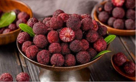 洗杨梅,用清水直接洗,等于吃虫卵!果农教我3招,虫卵跑光光