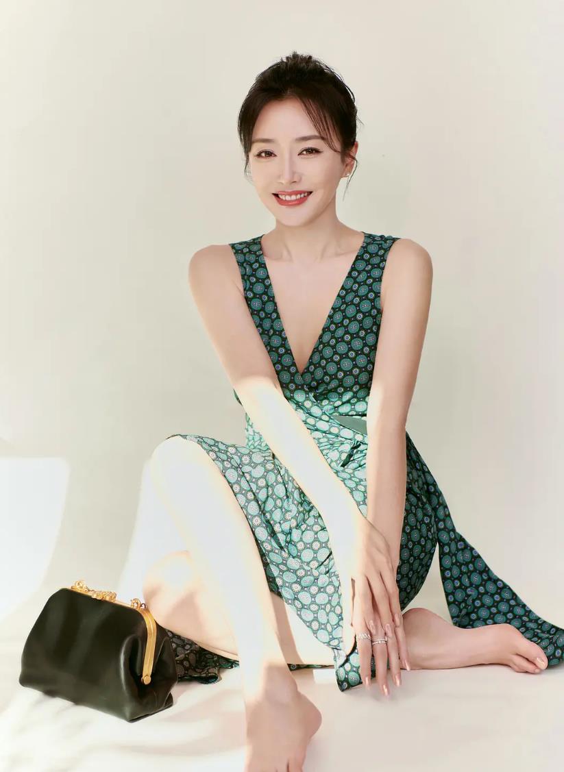 姐姐|秦岚：两段感情都无疾而终，42岁仍未婚未育，但对爱情绝不将就