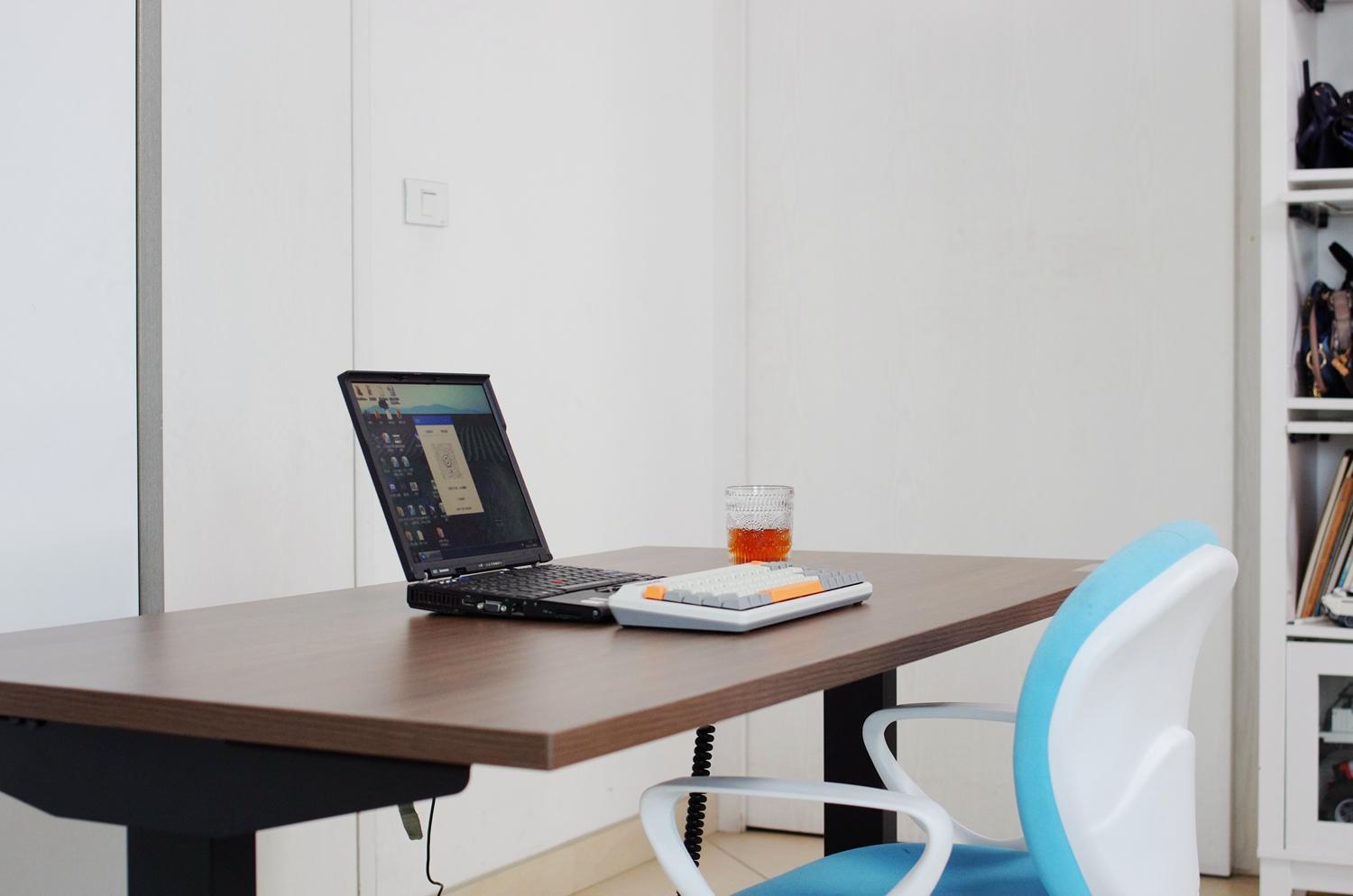 网易严选|站着搬砖不腰疼：做了很多功课的我，为何选择网易严选电动升降桌