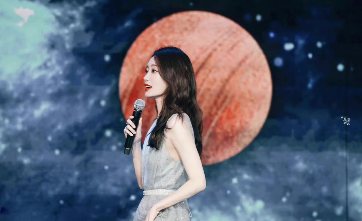 张小斐|内娱最牛的站姐!永远能相信她八倍镜下的张小斐,摇曳生香美出圈