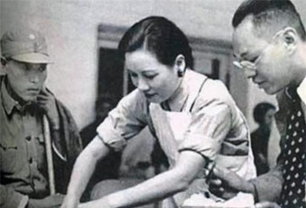 程潜|她17岁嫁大37岁将军，为他怀孕16次生6女，晚年称：从未悔过