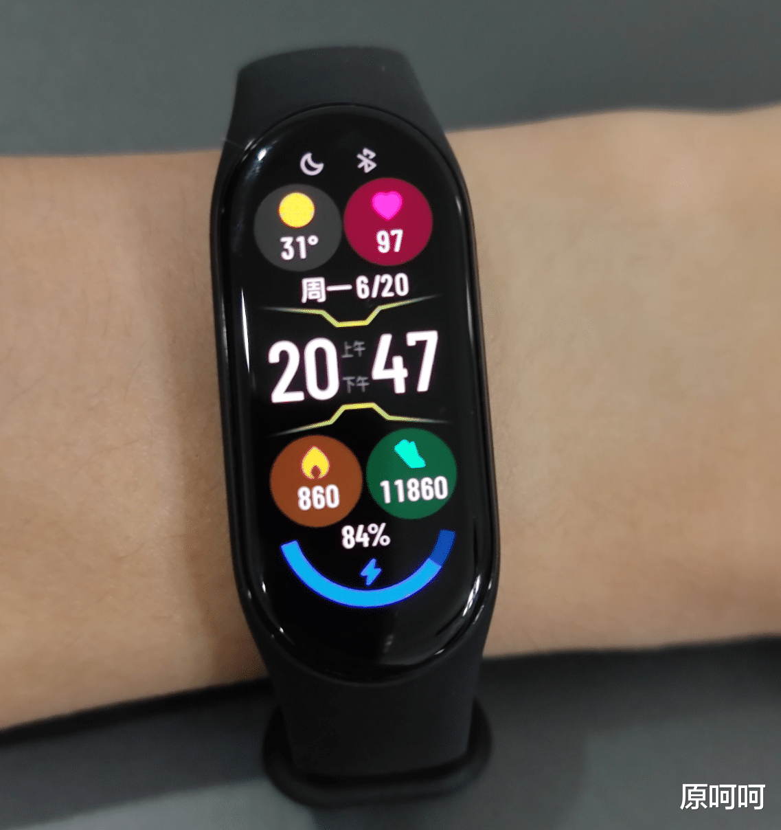 小米科技|小米手环7上手评测：120种训练模式+15天电池，售价却249元，真香