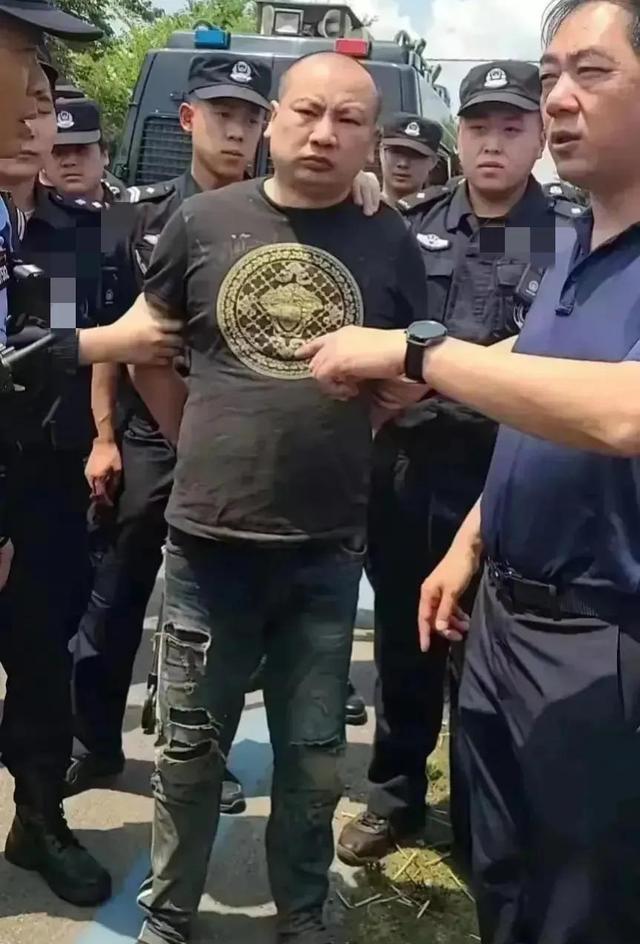 唐山打人案中,3人未参与殴打,为什么却只有两名女性免于起诉?