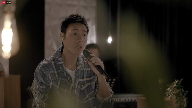 许志安|许志安沉寂三年戴婚戒复出！仅6000余人观看，自言会珍惜这次机会