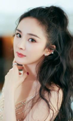 杨幂|离婚后，杨幂一直在追爱的路上，却始终没有遇到真爱!