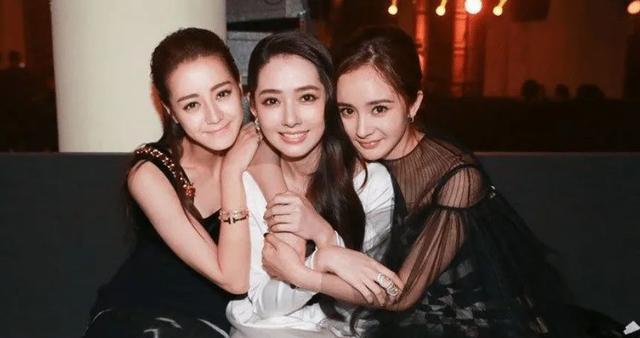 雷佳音|明星同框一个头两个大，郭京飞说雷佳音是大脑袋，杨紫合照显头大