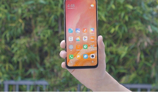 红米手机|红米机身还是比较漂亮的,而且手感不错,就是手机稍微有点重