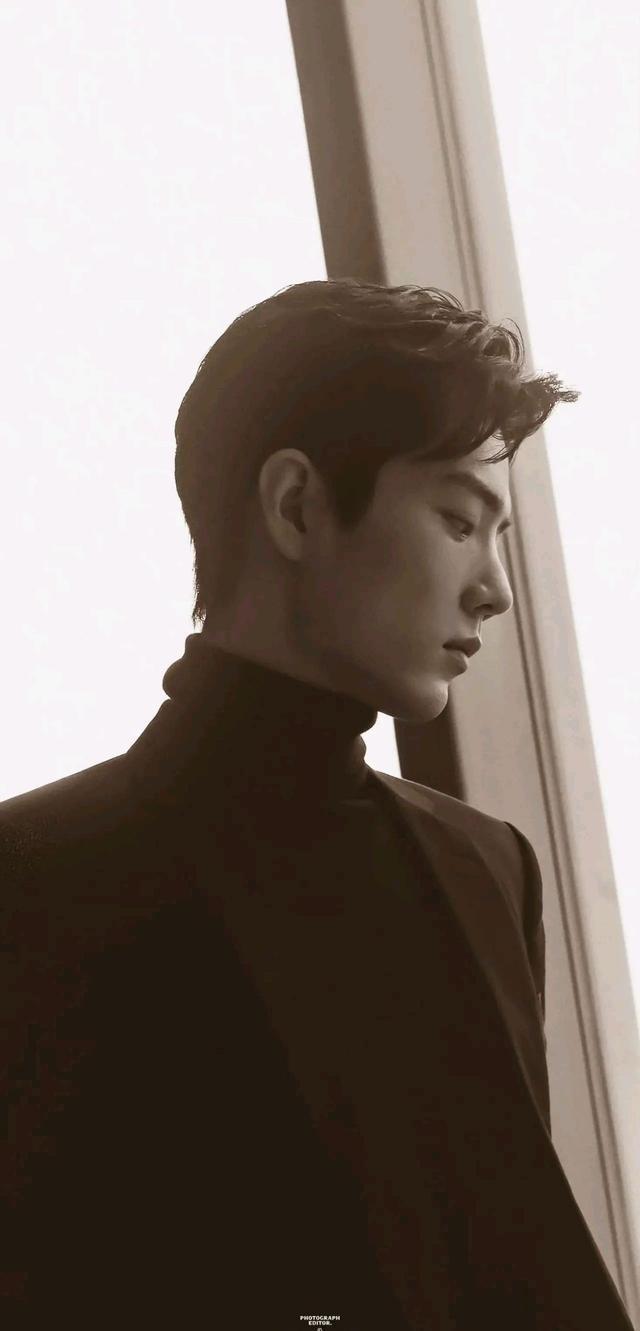 肖战|肖战有戏拍有代言令人心安，粉丝响应肥虾倡议，凡事三缄其口！