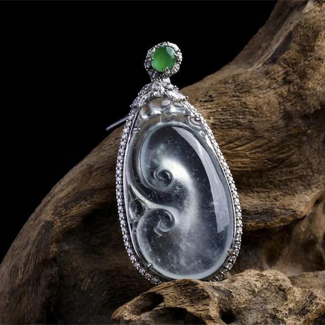 翡翠|?翡翠挂件有三美,哪一种最吸引你?