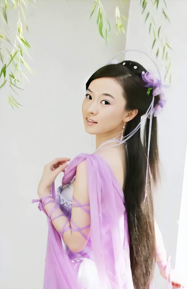 吕一|长相单纯无害，私生活却“一言难尽”，这4位女星可真会玩