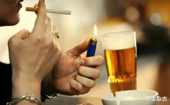 肝脏|男性晨起后有4个“异常”,肝或已“破烂不堪”!如果一个不占,说明肝还“强壮”