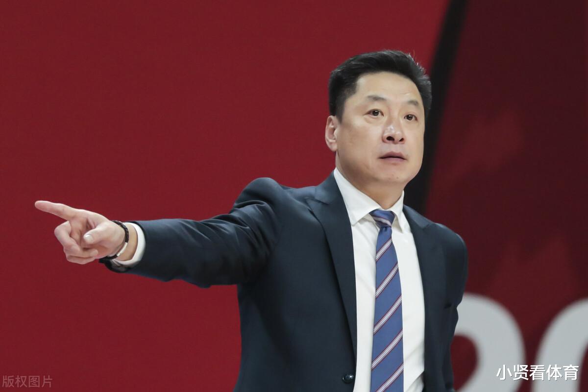 郭艾伦|上海大战辽宁！郭艾伦还是不打！杨鸣赤手空拳，要被李春江上课
