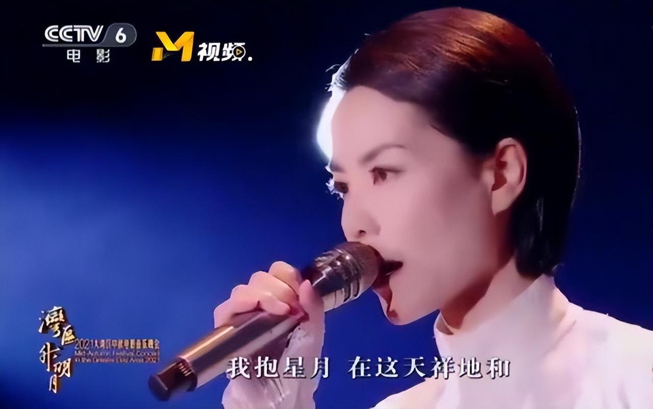 水果 王菲续约护肤品牌，无滤镜无美颜下生图遭网友质疑：反向带货？