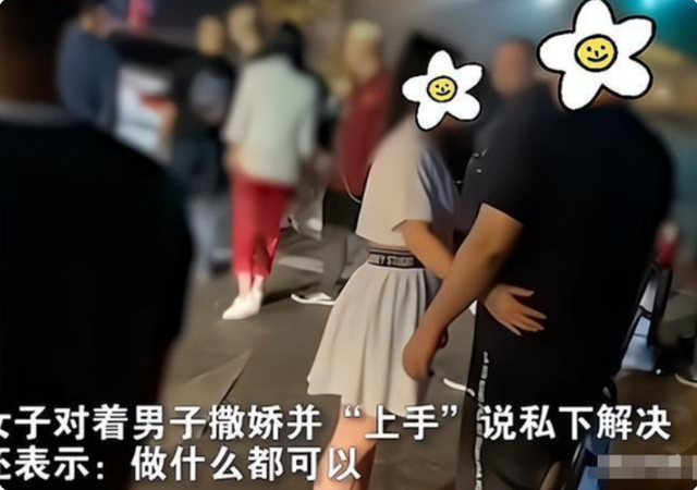 女子开车造成追尾,单手摸腰向大哥撒娇:私下解决什么都好说