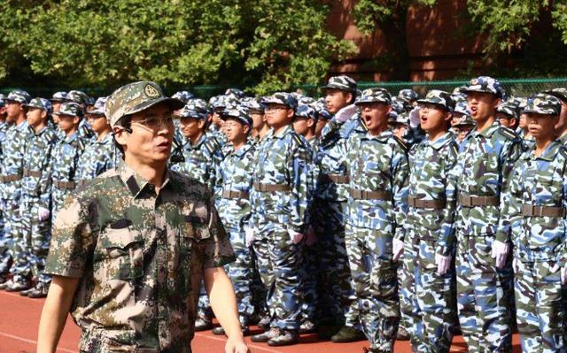 招聘|大学生迎来好消息！2022年直招军官公告，年薪15万起步还有寒暑假