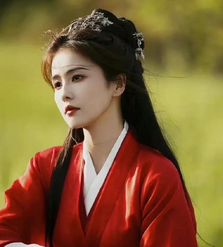 赵丽颖|穿汉服最好看的几位明星：刘诗诗白鹿气质佳，看到赵丽颖彻底惊艳