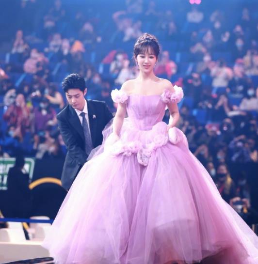 杨紫|微博之夜“博君一肖”同台无望，肖战、杨紫确认出席，三连冠稳了