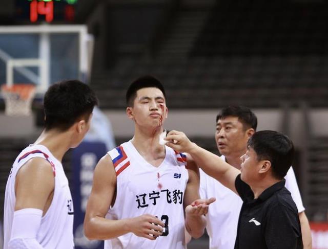 郭艾伦|真要走，高诗岩郭艾伦同时签知名经纪公司，杨鸣提拔2队队长进1队
