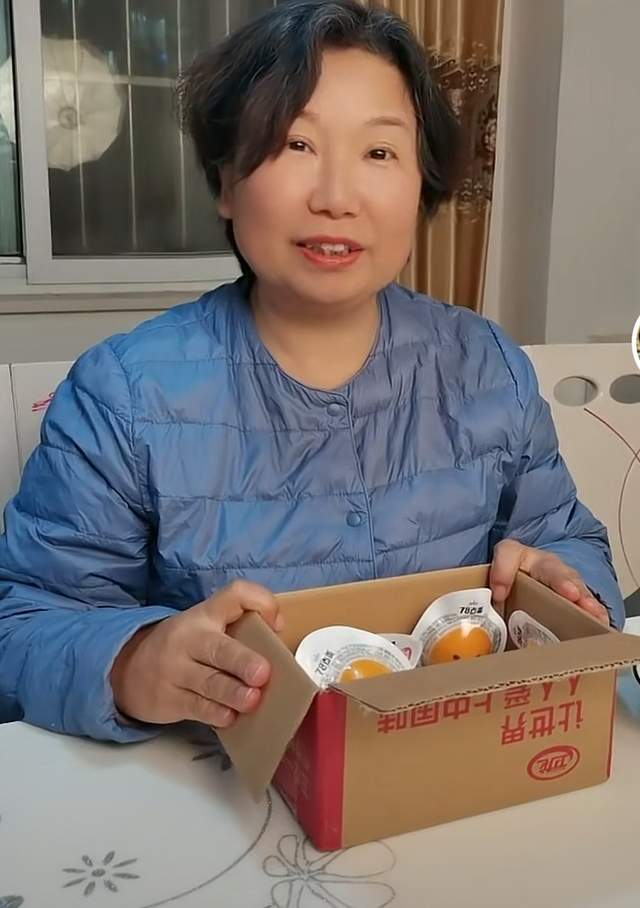 带货|紧跟热点!杜新枝拍视频带货卤蛋,称自己很欣赏张兰坚定的性格