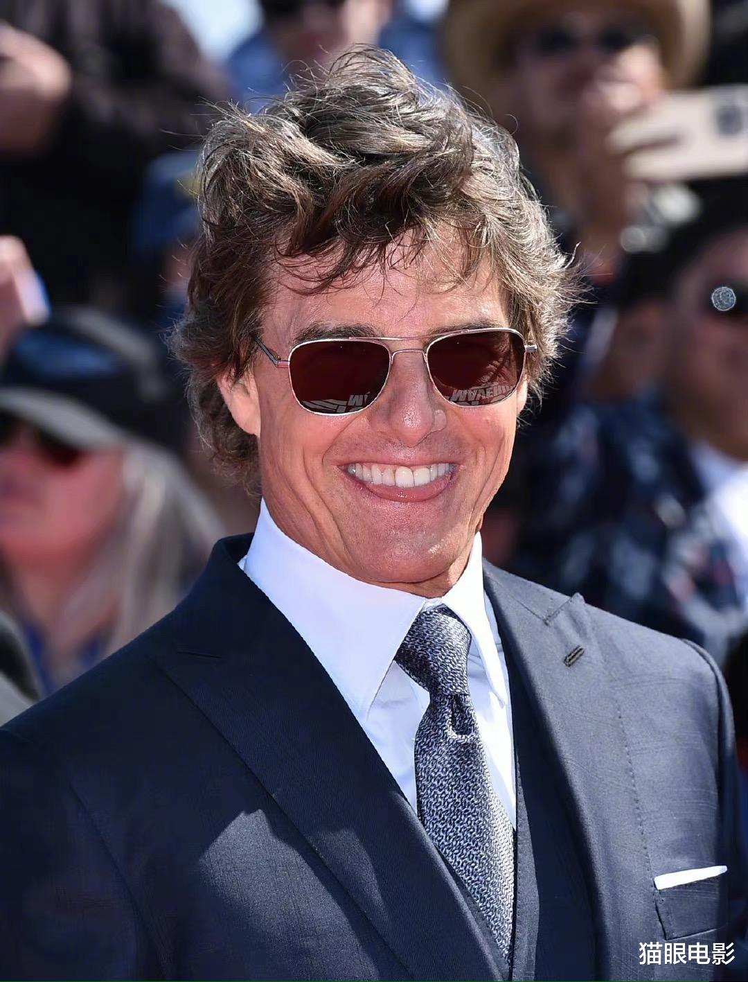 汤姆·克鲁斯|59岁阿汤哥太霸气！开直升机出席新片首映，落地一脸轻松表情绝了
